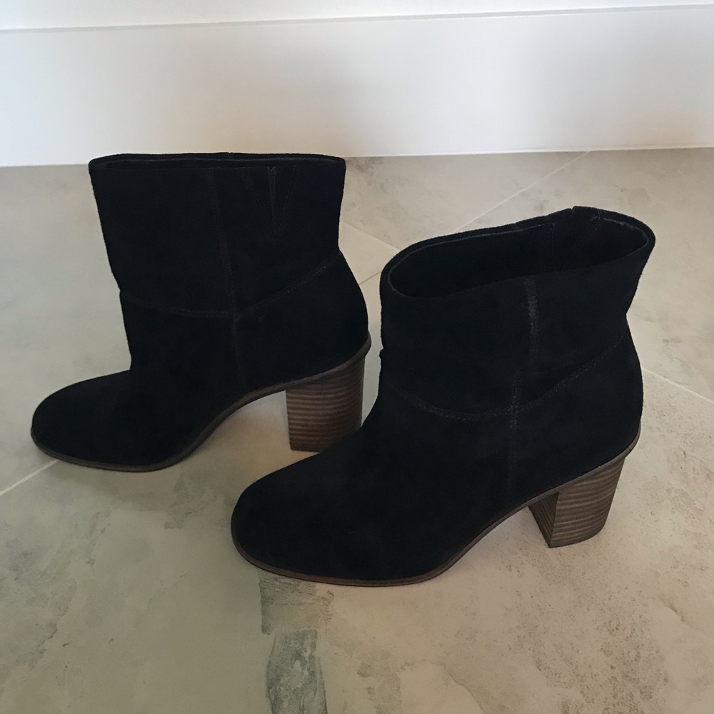 Lucky Brand Fake Suede Ankle Bootie Stacked Wood Heel size 6